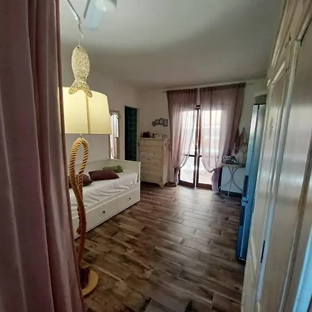 Baia De Bahas- Appartamentorifinito Con Giardino Mattonato Lägenhet